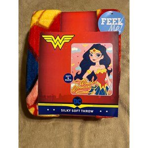 Wonder Woman, "Truth Love Strength" Silk Touch Throw Blanket, 40" x 50"
